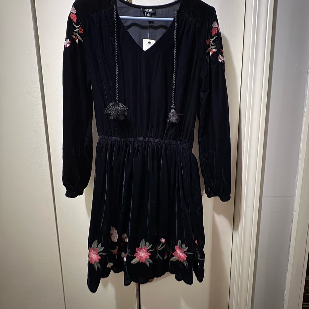 Black Floral Embroidered Dress - Picture 2 of 5